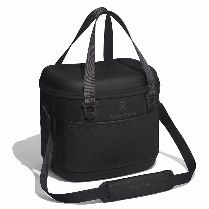 game-day-bundle-q0 12pco001-carryout-cooler-15l-black-angled_1_1.jpg