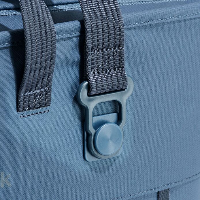 carryouttm-soft-cooler-tote-30-l-q4 250815_hydro_cooler_details_14838_2_7.jpg