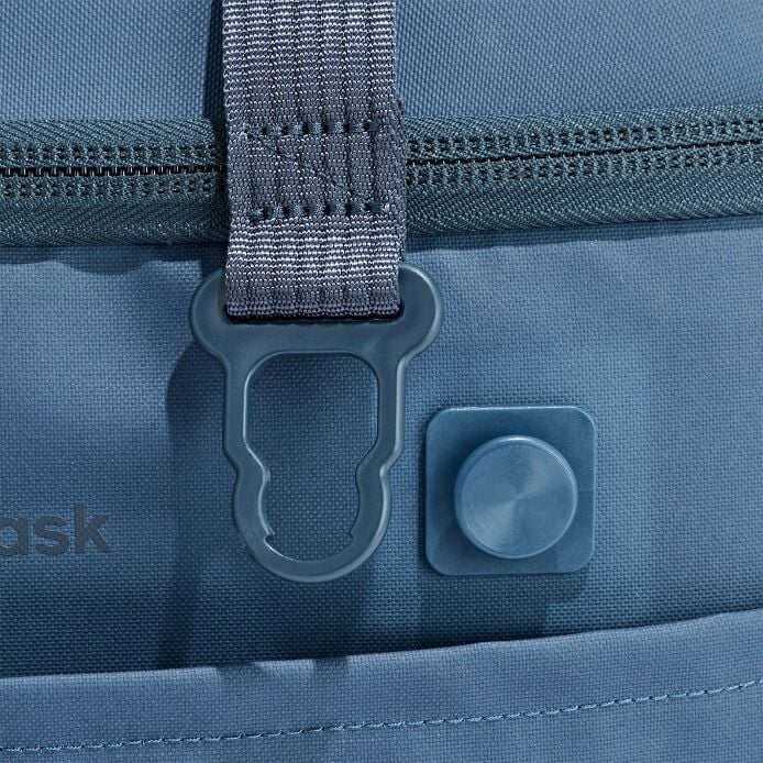 carryouttm-soft-cooler-30-l-n7 250815_hydro_cooler_details_14856_2_5.jpg