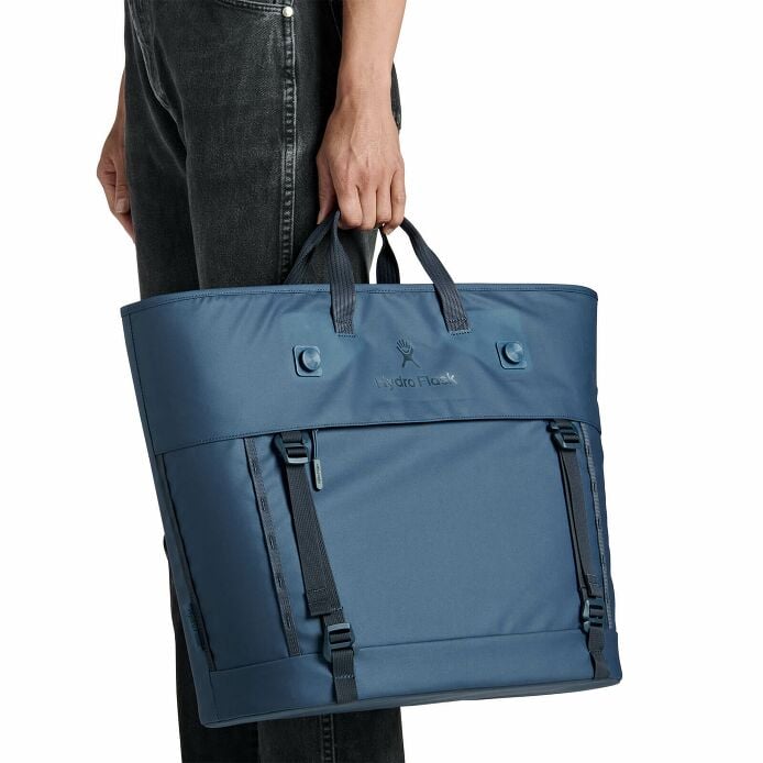 carryouttm-soft-cooler-tote-30-l-q4 250815_hydro_s26_hb_14619_2.jpg