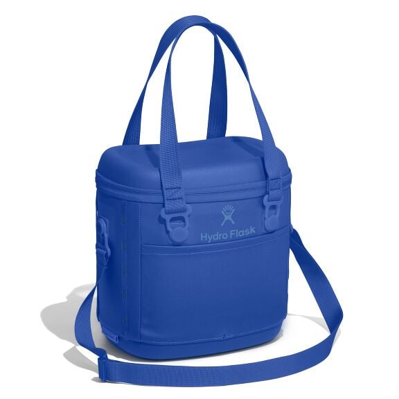 carryouttm-soft-cooler-10-l-f3 6pco382_carryout_cooler_10l_capri_blue_angled_1.jpg