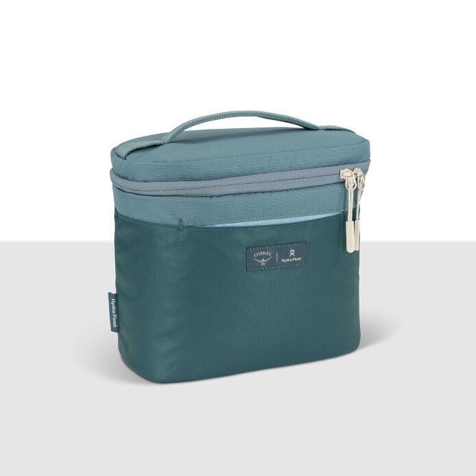 osprey-axis-x-hydro-flask-campus-essentials-bundle-c8 axisxhydroflask_s26_detail1_cascadeblue_10007249_1.jpg