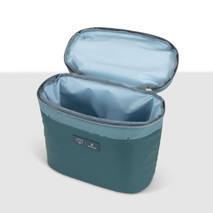 osprey-axis-x-hydro-flask-campus-essentials-bundle-c8 axisxhydroflask_s26_detail2_cascadeblue_10007249_1.jpg
