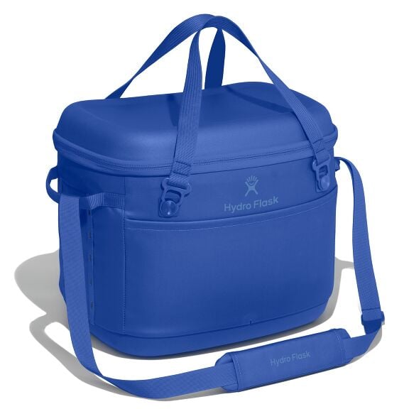 carryouttm-soft-cooler-30-l-n7 cpco382_carryout_cooler_30l_capri_blue_angled_1.jpg