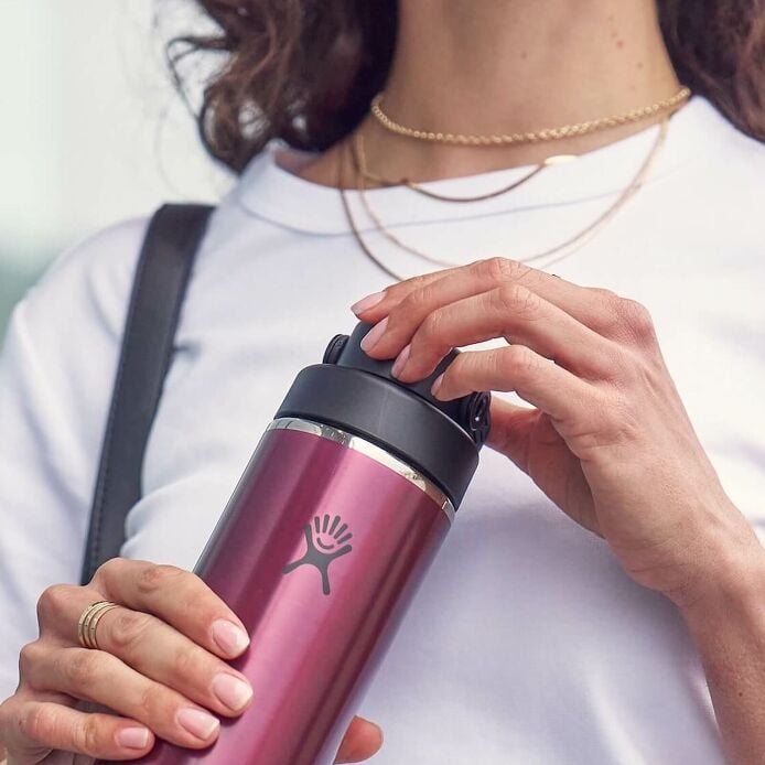 24-oz-lightweight-chug-cap-bottle-u9 hf_s26_lightweight_mcinnis_5123_1_1.jpg