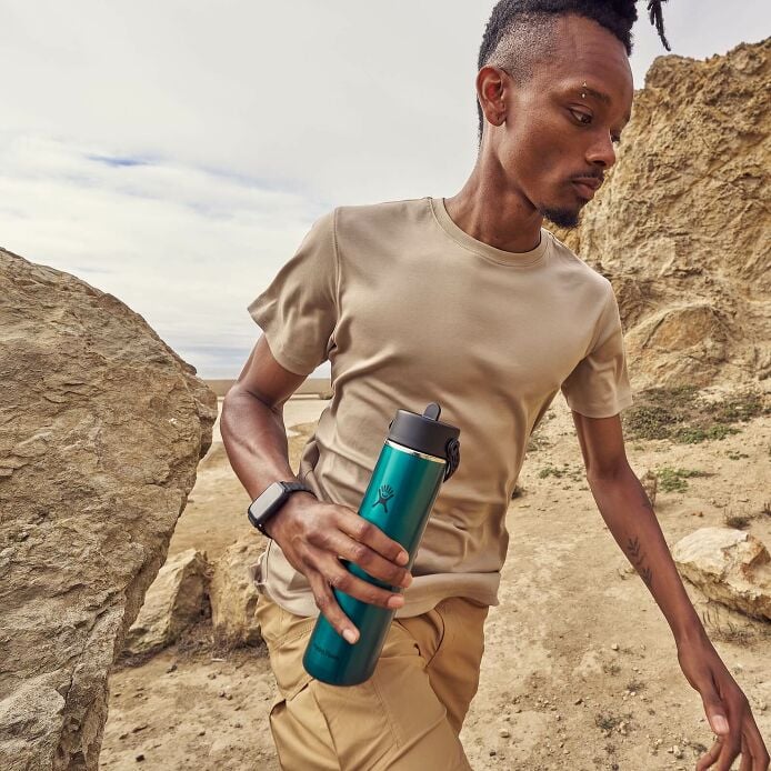 24-oz-lightweight-flex-straw-bottle-e6 hf_s26_lightweight_mcinnis_6828_4.jpg