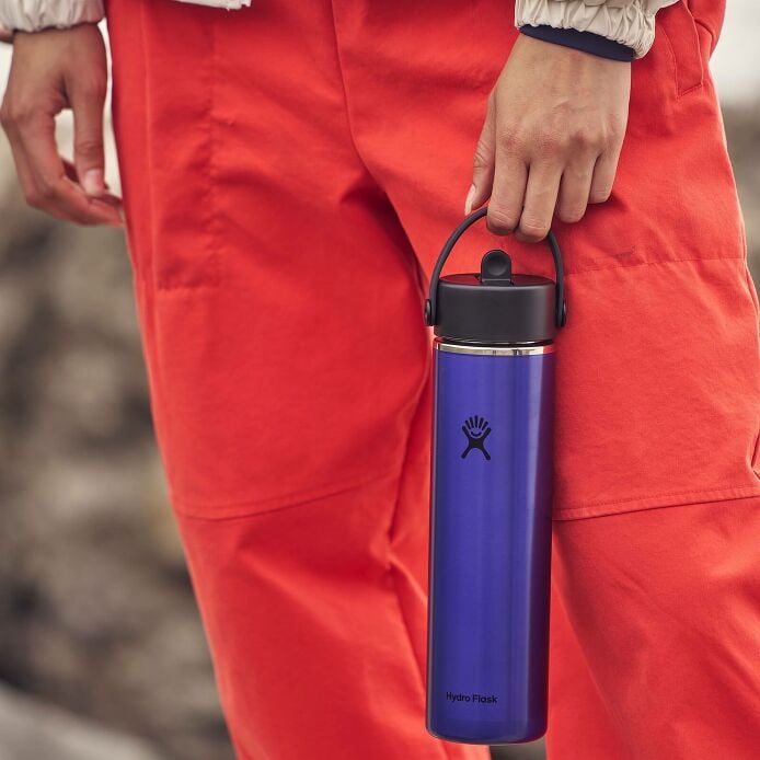 24-oz-lightweight-flex-straw-bottle-e6 hf_s26_lightweight_mcinnis_7443_3.jpg
