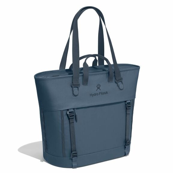 carryouttm-soft-cooler-tote-30-l-q4 maxiit384-carryout-tote-30l-harbor-blue-angled_1_1.jpg