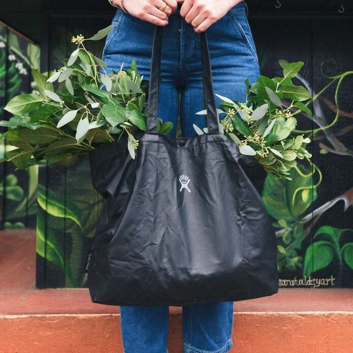 20-l-tag-along-tote-y1 s25_tagalongtote_post_3_1_1_1.jpg